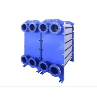 熱交換器在工程領(lǐng)域中的發(fā)展方向及前景是怎樣的?熱交換器是一種用于傳熱的設(shè)備， 主要用于工業(yè)領(lǐng)域中的蒸汽和流體的加熱、 冷和， 回收等工藝過程中。 隨著工程技術(shù)的不斷發(fā)展和應(yīng)用需求的增 加，熱交換器也在不斷進(jìn)步和改進(jìn)。本文將從四個(gè)方面來探討熱交換器在工程領(lǐng)域中的發(fā)展方向及前景。 提高傳熱效率 傳熱效率是衡量熱交換器性能的重要指標(biāo)之一。目前，熱交換器的傳熱效率已經(jīng)達(dá)到很高水平，但在工程應(yīng)用中仍然存在一定的提升空間。未來的 發(fā)展方向之一，是通過改進(jìn)傳熱介質(zhì)的流動(dòng)方式和傳熱表面的結(jié)構(gòu)設(shè)計(jì)，進(jìn)一步提高熱交換器的傳熱